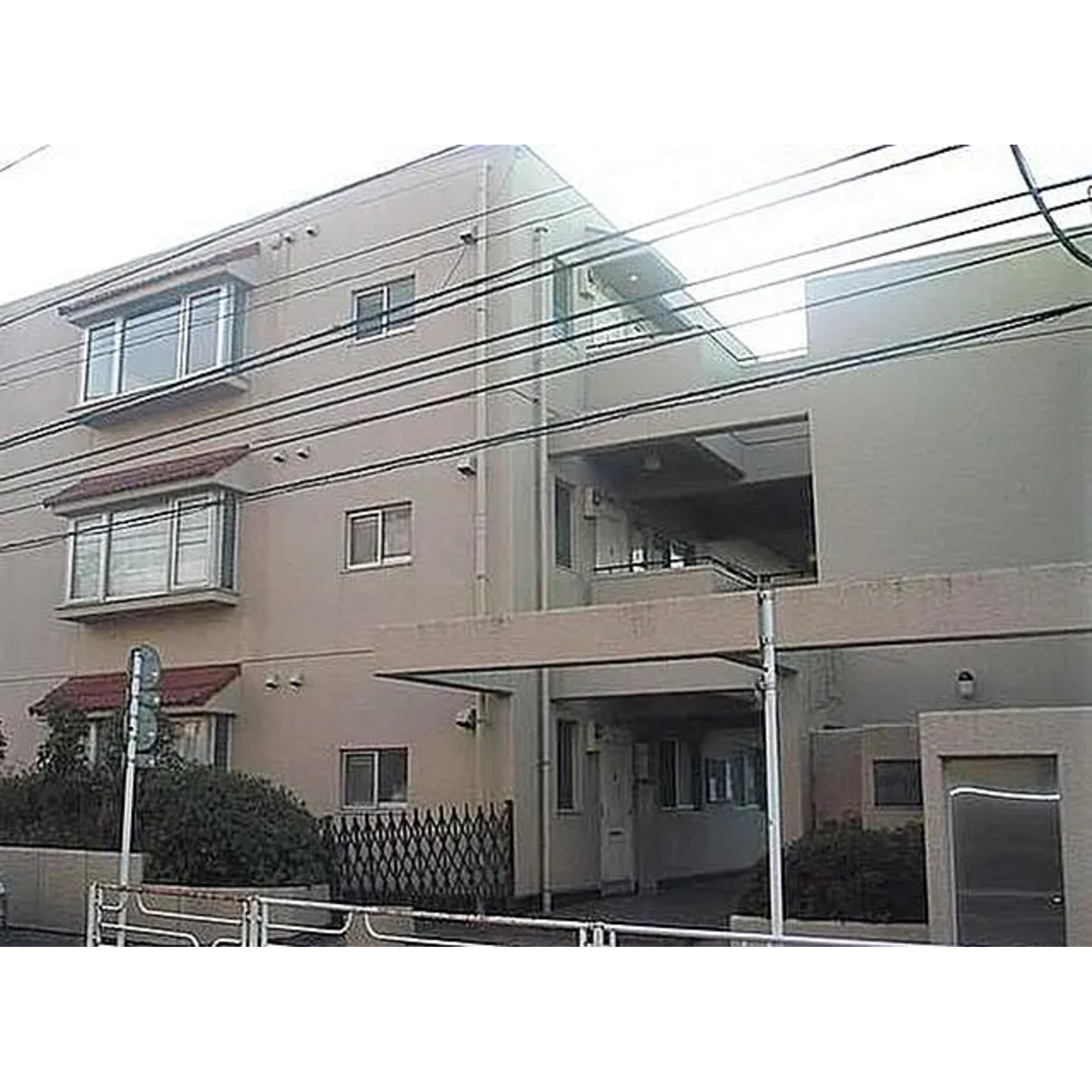事業所が入居する建物の外観